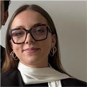 Aiuto compiti per bambini delle elementari e delle medie con un approccio paziente e coinvolgente