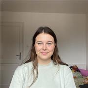 Étudiante ingénieure chimique, classe préparatoire maths physique chimie. Adaptée pour collégiens, lycéens voire prépa