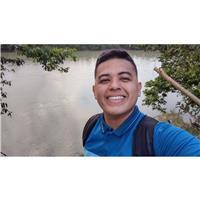 Estudiante de Derecho de último semestre imparte clases a jóvenes universitarios