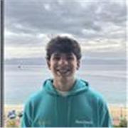 Studente del liceo classico con livello C1. Mi piace l’inglese e insegnare: vorrei aiutare coloro che vogliono imparare la lingua