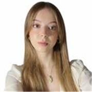 Estudiante de Ingeniería Biomédica en la Universidad Politécnica de Madrid, con Matrícula de Honor en Bachillerato. 