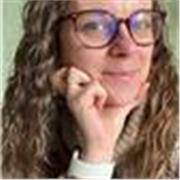 Titulaire d’un Master en droit et formée à la psychologie, j’accompagne les enfants dans leur apprentissage avec bienveillance. 