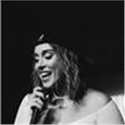 Soy Miriam, cantante y profesora de canto especializada en técnica vocal moderna y entrenamiento vocal
