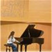 Doy clases particulares de piano, nivel básico o intermedio. Tengo el título de 5º de Enseñanzas Profesionales del conservatorio