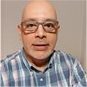 No soy profesor. Pero tengo muchos años de experiencia en programación e informática 