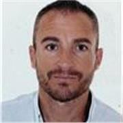 Docente de Economía capacitado para emprendimiento educativo innovador.