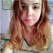 Professora de história ensina a todos aqueles que desejam ou necessitam aprender mais sobre a matéria, independente da idade!