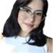 Me defino como una persona muy preparada con una pasión por la enseñanza, y me enfoco en edades más tempranas.