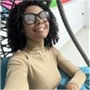 Profesora de ruso imparte clases a jóvenes y adultos