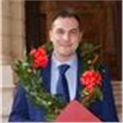 Dottore di ricerca in didattica e pedagogia speciale, docente di scuola secondaria di secondo grado impartisce ripetizioni