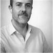Fotógrafo profesional y licenciado en Comunicación Audiovisual con amplia experiencia ofrece clases de fotografía. 