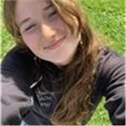 studentessa liceale al quinto anno disponibile ad aiutare con i compiti per elementari , medie e superiori