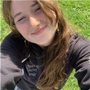 studentessa liceale al quinto anno disponibile ad aiutare con i compiti per elementari , medie e superiori