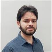 Insegnante con esperienza decennale in scuole anglofone internazionali.