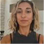 Insegnante di Hatha Yoga certificata dall'università indiana dello Yoga di Lakulish. Svolgo lezioni in piccoli gruppi