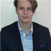 Studente di Economia con diploma scientifico impartisce lezioni di matematica a studenti di scuole medie e superiori