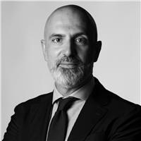 Sono un avvocato penalista che ha il desiderio di misurarsi anche con l'insegnamento