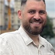 Mathematiker mit PhD biete ich nasch Hilfe sowohl für die Schüler als auch für die Uni Studierende