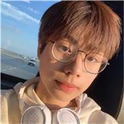 Native Mandarin speaker with years of peer tutoring experience, aiming to inspire students passionate about mastering the language