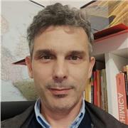 Docente di Scienze Naturali nei Licei Statali impartisce lezioni di Chimica, Biologia e Scienze della Terra