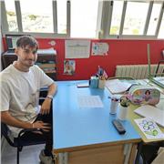 Graduado en magisterio con mención en inglés, listo para dar un aprendizaje activo y significativo adaptable a cualquier alumno.