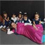 Llevo más de 10 años siendo voluntaria en iglesia, trabajando con niños enseñando y haciendo manualidades. También hacemos juegos y danzas