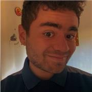 Diplomato in liceo linguistico e studente universitario impartisce lezioni su lingue straniere (🇫🇷, 🇪🇸, 🇬🇧) e umanistica