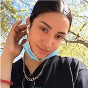 Chica joven con ganas de entrar en el sector laboral y enseñar de diferentes maneras la lengua del inglés sin importar la edad