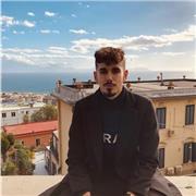 Studente con certificazione madrelingua inglese (C2) offre lezioni private di ogni tipologia, che siano di conversazione, o nell’aiuto della conoscenza della lingua senza restrizioni d’età