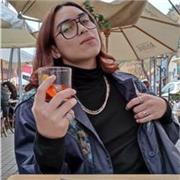 No soy profesor, pero puedo ayudarte con el idioma Español