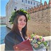 Laureata in Lingue offre lezioni di italiano, inglese e cinese
