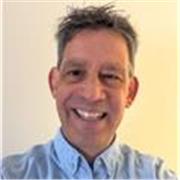 Soy un hablante nativo maduro de inglés con más de 10 años de experiencia en educación, incluyendo más de 3 años enseñando inglés.