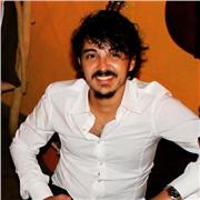 Mi occupo dell'insegnamento del cinese da vari anni e ho conseguito la laurea magistrale a Nanchino