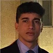 Profesor de matematicas que imparte clases a niños de la ESO