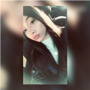 Insegnante di spagnolo impartisce lezioni online ai suoi studenti di medie/superiori