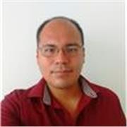 Ingeniero mecatrónica imparte clases a alumnos de nivel primaria a universidad