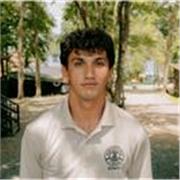 Graduado en educación social, experiencia de dos años en un campamento en Estados Unidos y certificado con el C1 por IELTS