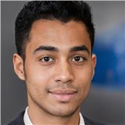 Enseignant de Physique à Cherbourg-en-Cotentin, Encourageant la Compréhension Profonde avec Bienveillance