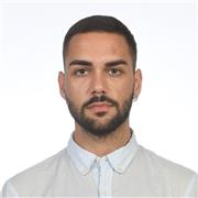 Profesor hablante nativo del inglés con 2 años de experiencia, imparte clases presencialmente y online.