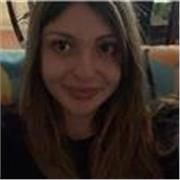 Ragazza neolaureata a pieni voti impartisce lezioni di Filosofia, Storia e Letteratura latina