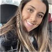 Tutor de biología imparte clases a niños de todas las edades