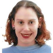 Profesora titulada en Lengua y literatura inglesa que ha vivido en Londres.