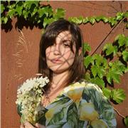 Laureata in Lingue, Letterature, Culture e Traduzione offre lezioni di Inglese e di Italiano per Stranieri. Ho lavorato al Parlamento Europeo ed alla BEI come traduttrice, e sono un'insegnante qualificata all'insegnamento dell'Inglese per medie e Liceo