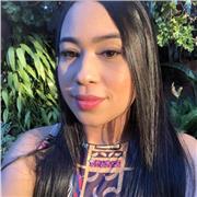 Dou aulas de alfabetização para adultos e crianças