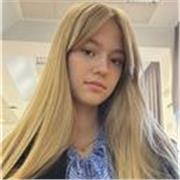 Profesora con certificado IELTS 8.0 (C1) de inglés, impartiendo clases de forma online.