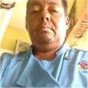 Técnica de limpiar y cocinar mariscos