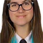 Doy clases particulares de inglés en Granada. Pueden ser tanto presenciales como online, dependiendo de las necesidades del alumno. Estudio Traducción e interpretación en la universidad de Granada y puedo ayudar con inglés hasta nivel B2-C1. Tengo certifi
