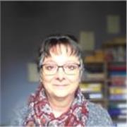Formatrice d'anglais pour adultes avec 19 ans d'expérience ; langue maternelle anglais ; BAC +4 ; CELTA -Certificat d’enseignement de l’anglais (langue étrangère) - Anglais ‘Business’ ; Anglais pour les emails et le téléphone; Anglais quotidien ; Anglais 