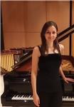 Laureata in pianoforte e musica da camera, con anni di esperienza nell’insegnamento, offro lezioni su repertorio classico