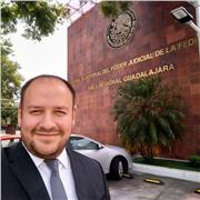 Licenciado en Derecho, con experiencia profesional en derecho constitucional, electoral, parlamentario, civil, familiar y mercantil